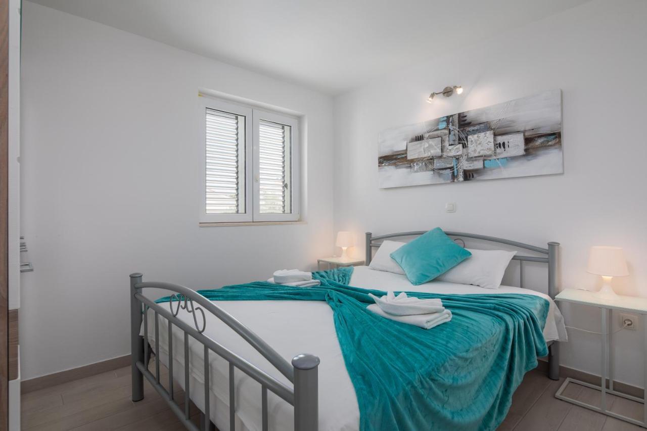 Vila Blanka Apartments Рогозниця Екстер'єр фото
