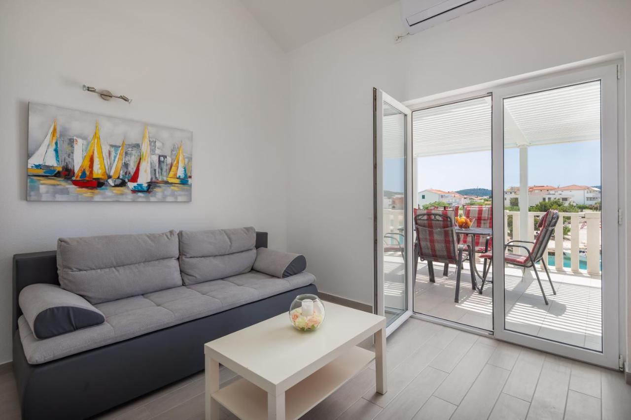 Vila Blanka Apartments Рогозниця Екстер'єр фото