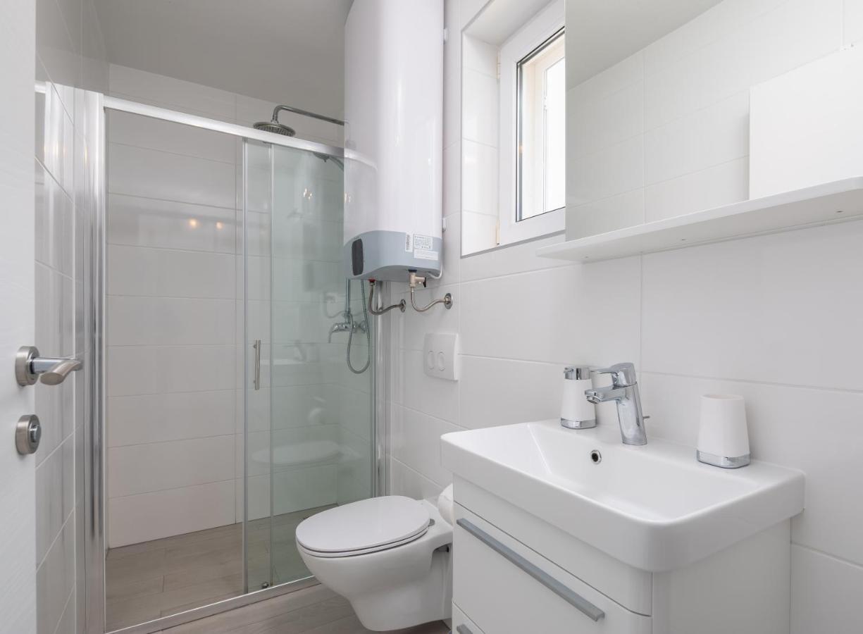 Vila Blanka Apartments Рогозниця Екстер'єр фото