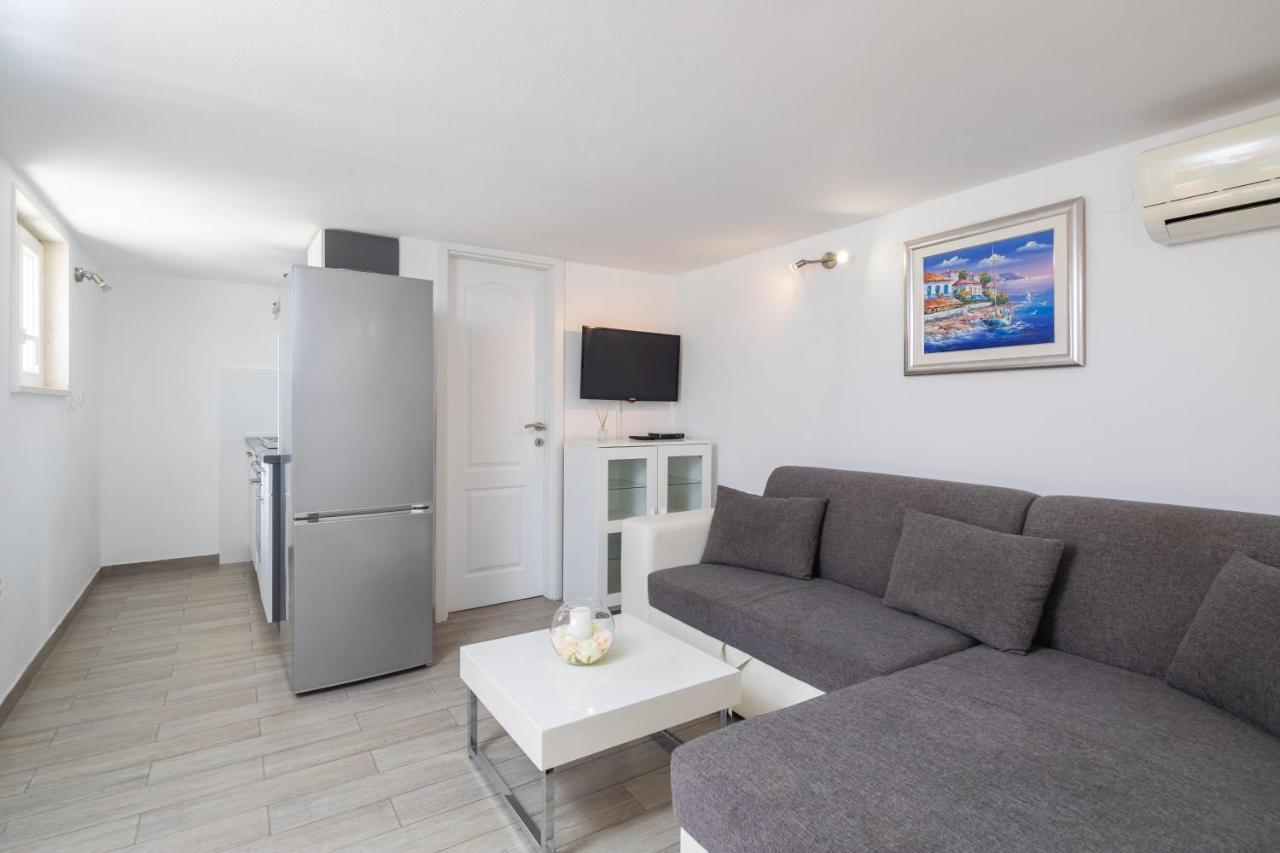 Vila Blanka Apartments Рогозниця Екстер'єр фото
