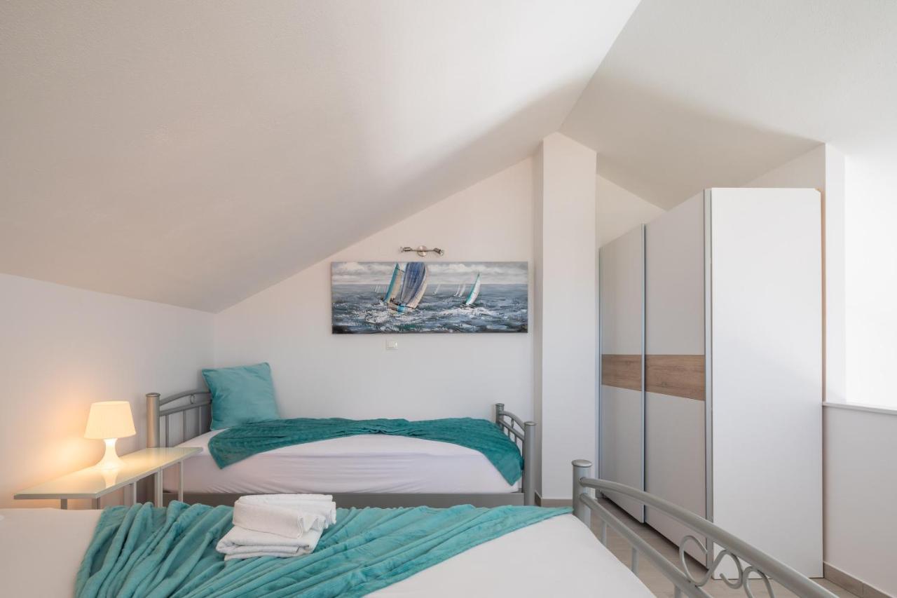 Vila Blanka Apartments Рогозниця Екстер'єр фото