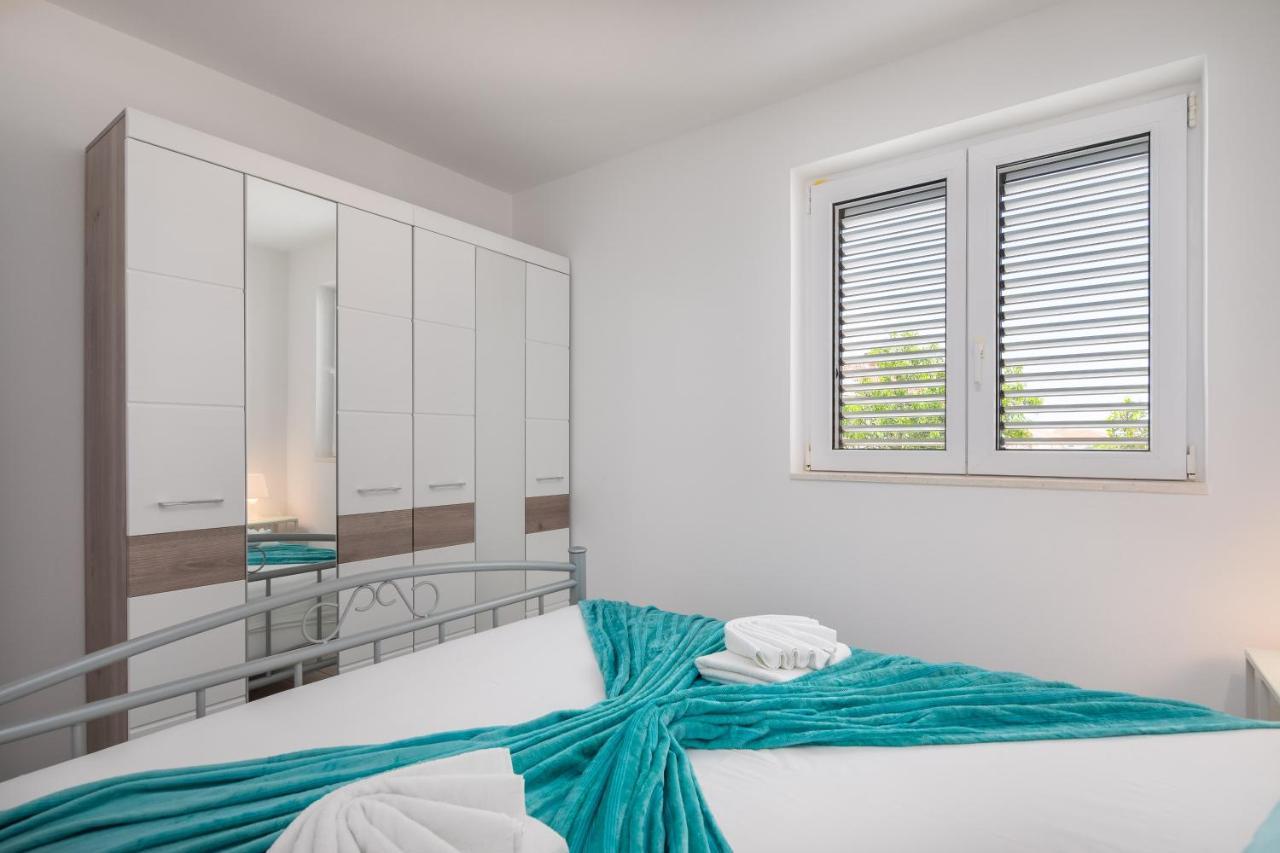 Vila Blanka Apartments Рогозниця Екстер'єр фото