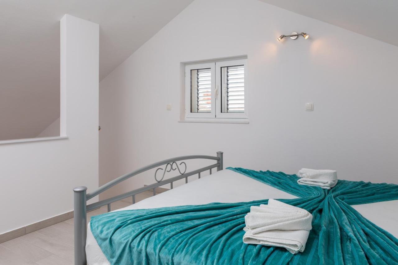 Vila Blanka Apartments Рогозниця Екстер'єр фото