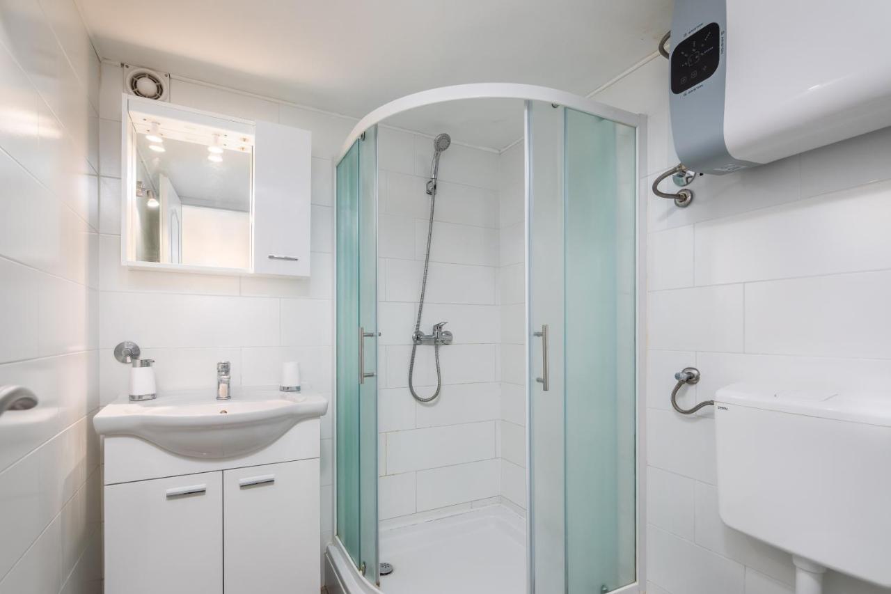 Vila Blanka Apartments Рогозниця Екстер'єр фото